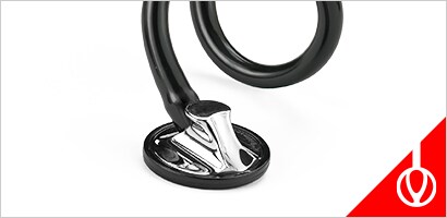 Stéthoscope 3M Littmann Master Cardiology sur fond blanc.
