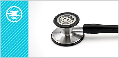 Plan rapproché du pavillon d’un stéthoscope 3M Littmann Cardiology III et icône blanche sur fond cyan représentant une membrane double fréquence.
